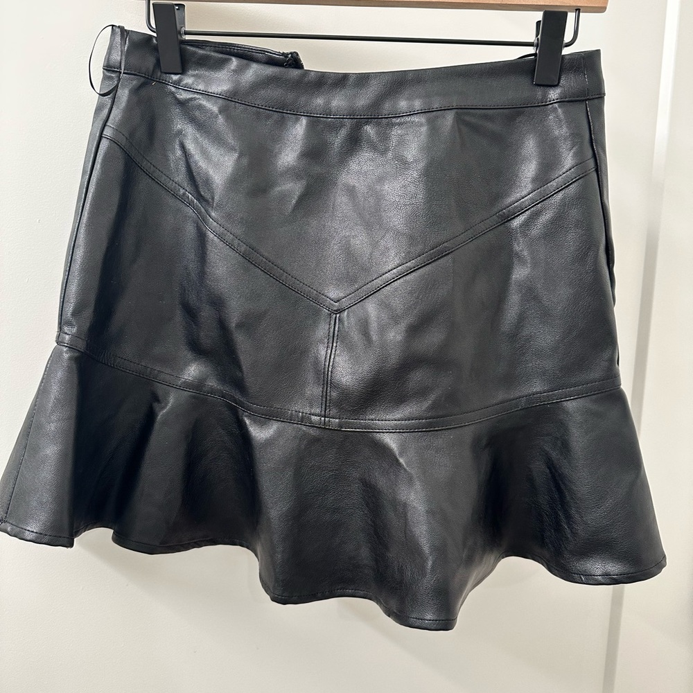 Wild honey fake leather skirt size small